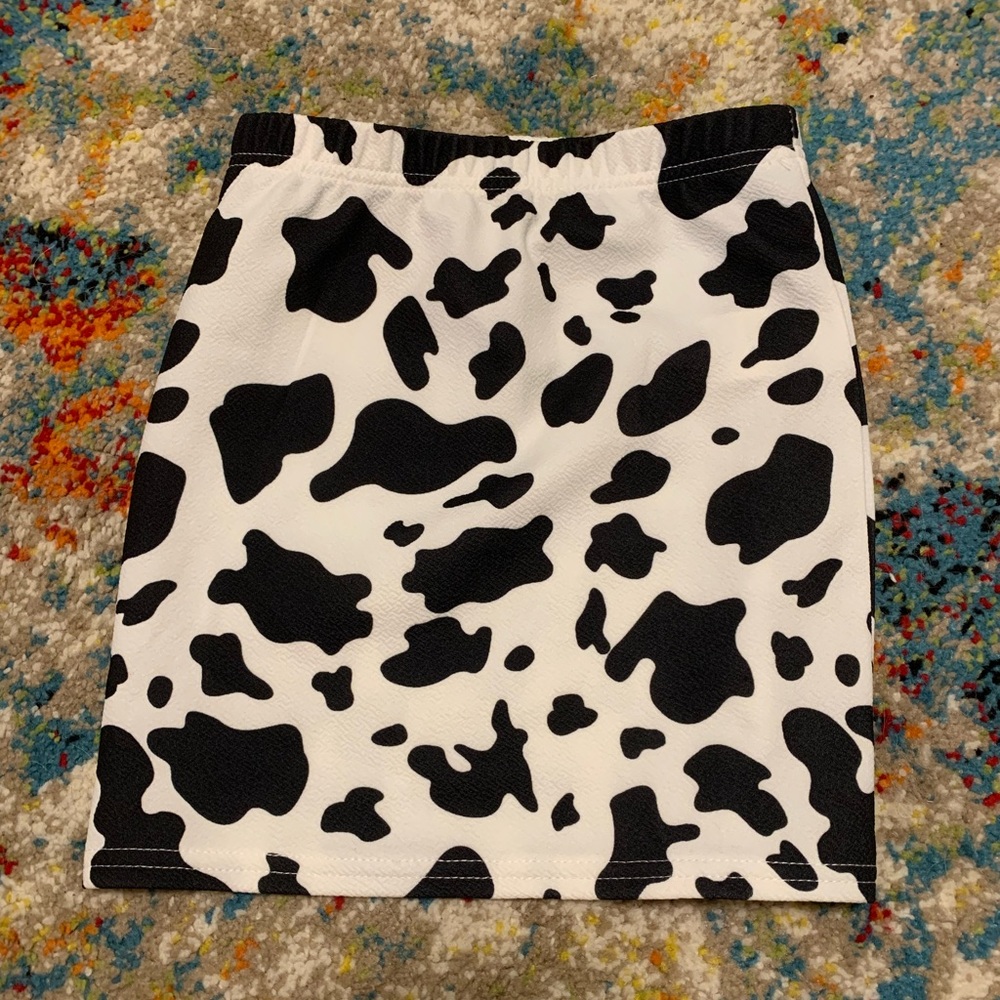 *NEVER WORN* Cow print girls skirt.